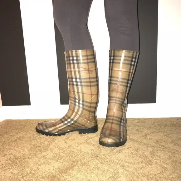 💰Sale💰 Burberry Rain Boots - Picture 1 of 5